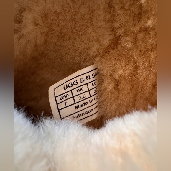 UGG Women's Bailey Button II Boot Size 7 - Picture 6 of 11